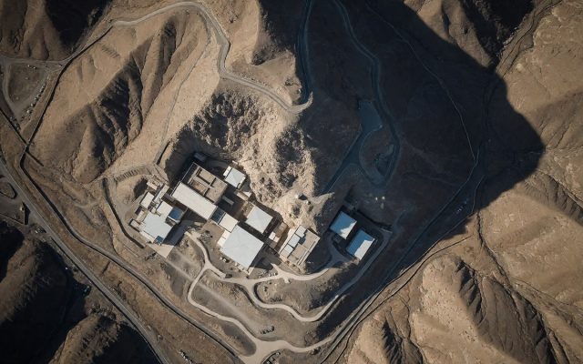 واشنطن وتل أبيب تخططان لضرب منشآت نووية إيرانية