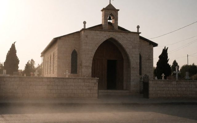 مقتل 7 أشخاص وإصابة 10 آخرين في هجوم مسلح بكنيسة حمود بالكرك