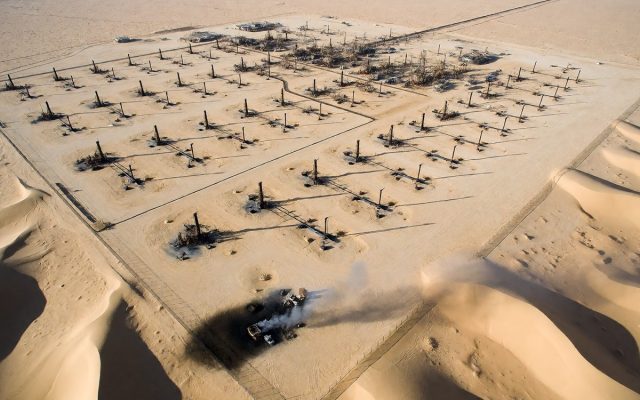 مقتل 4 أشخاص وإصابة 10 في هجمات مسيرات بمطار الدمام وحقل شيبة